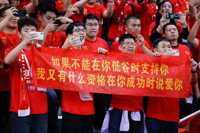 鲁尼针对C罗离队事件发表看法：这一切都是错误的